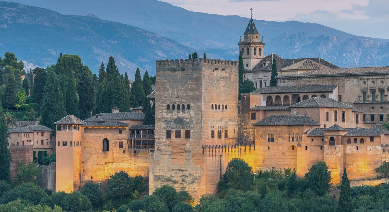 Exploring Seville’s Fascinating Jewish Quarter: A Guided Tour of Santa Cruz Neighborhood