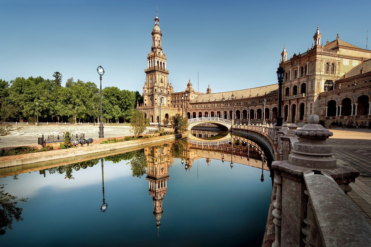 Unlocking the Secrets of Seville – The Benefits of Hiring a Private Guide for Your Trip